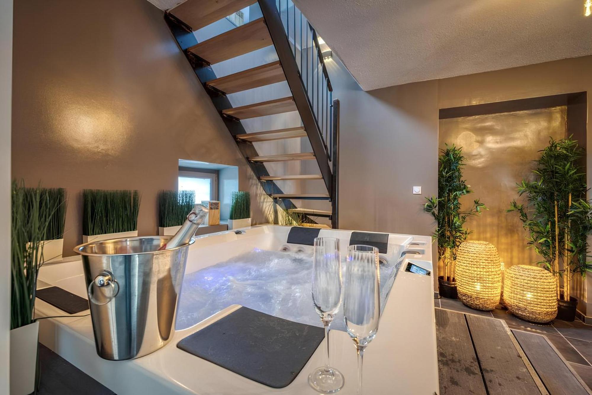 50 Nuances D'Amour - Jacuzzi / Massage / Cinema Moirans Exterior foto